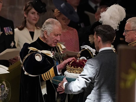 Теперь - в Шотландии: Чарльза III и Камиллу во второй раз короновали