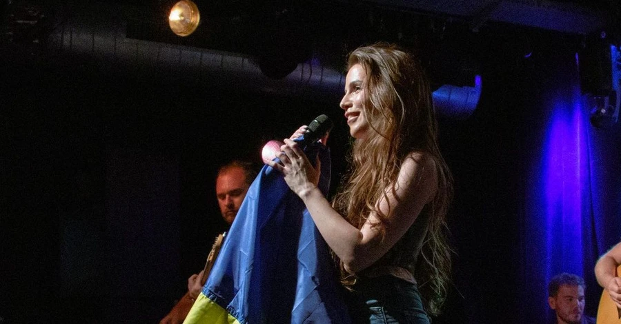 У певицы Христины Соловий выбиты окна в результате ночной ракетной атаки на Львов