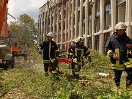 Число погибших во Львове выросло до пяти — из-под завалов достали тело женщины