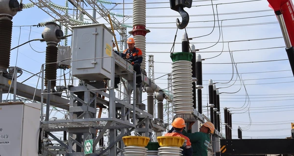 На ТЭС в Донецкой области рухнула крыша - есть жертва и пострадавшие 