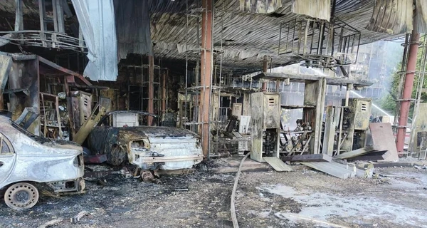 В Киеве «Ауди» врезалось в АЗС, троих мужчин госпитализировали с ожогами