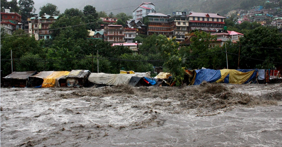 Наводнение на севере Индии унесло жизни более 40 человек