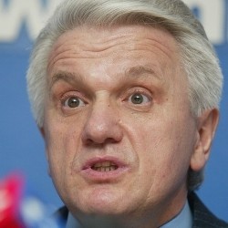 Литвин обиделся на депутатов Тимошенко и Януковича 