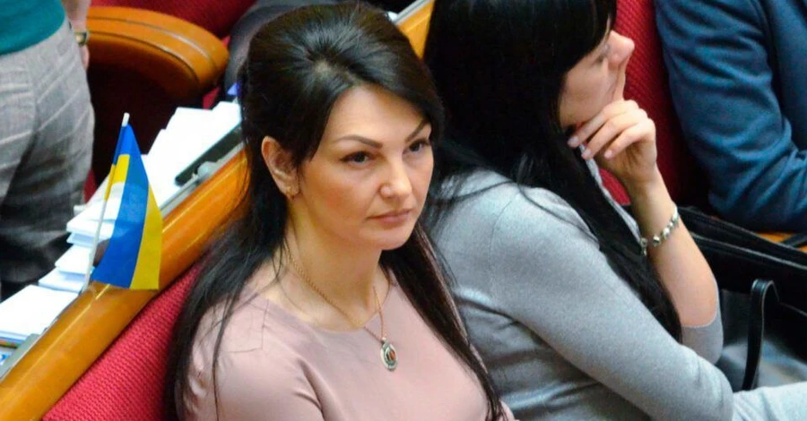 «Слуга народа» приостановила членство Марченко, подозреваемой во взяточничестве