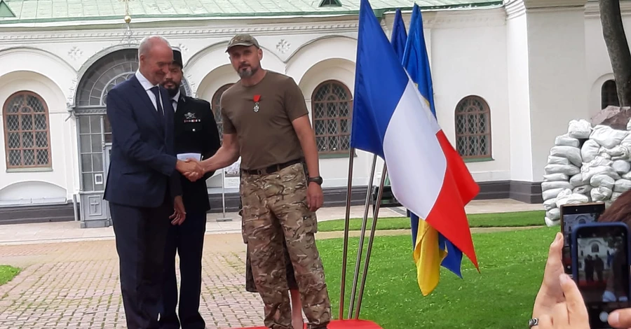 Власти Франции наградили Орденом Почетного легиона Оксану Забужко и Олега Сенцова