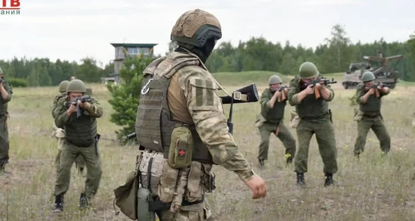 В Беларусь прибыла большая колонна боевиков 