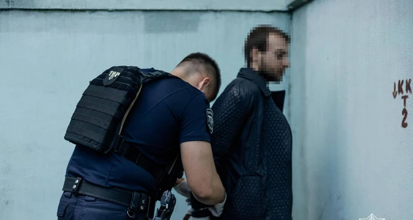 В Харькове 20-летний парень убил свою семью, угнал такси и наехал на человека