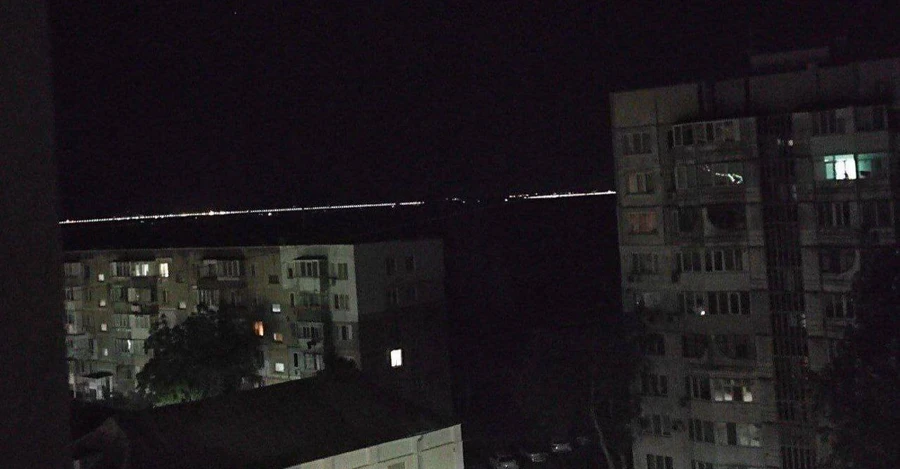 На Кримському мосту стався вибух, ЗМІ повідомляють про падіння одного прольоту