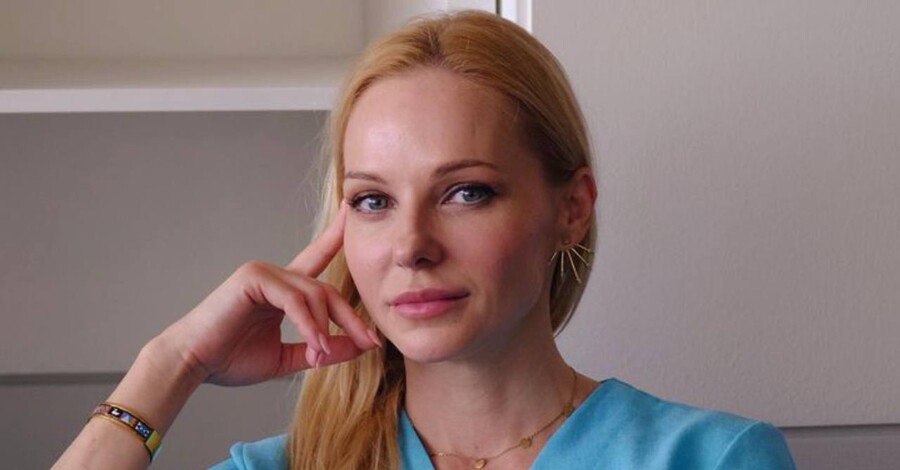 Қара әйелдердің бөкселері мен кискаларының жақыннан түсірілген фотосуреттері Сперматозоидты шығару жылдамдығы