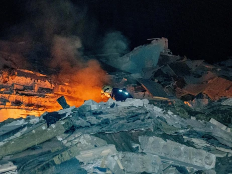 Уночі Суми атакували три “шахеди”, з пошкодженої будівлі врятували медсестру