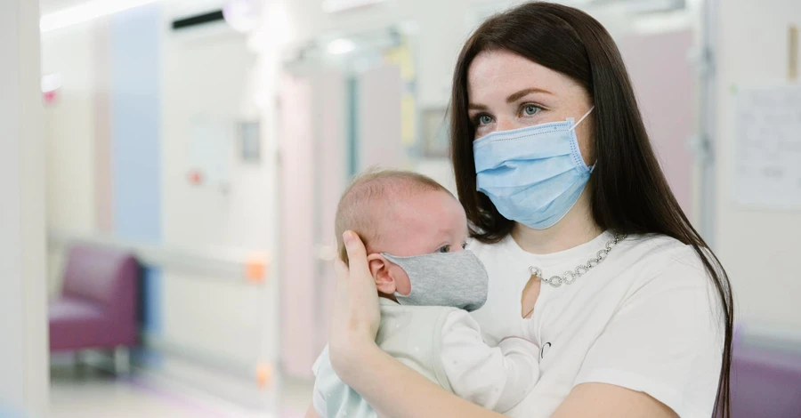 Українські медики вперше провели трансплантацію кісткового мозку 2-місячній дитині