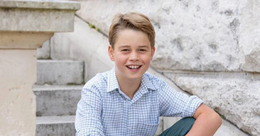 Королевская семья в честь 10-летия принца Джорджа обнародовала его новый портрет