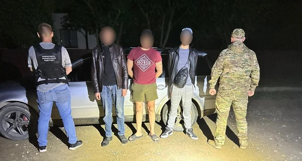 На Буковине после погони задержали автомобиль с тремя уклонистами