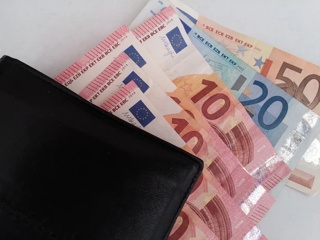 Курс валют на 25 липня: скільки коштують долар, євро та злотий