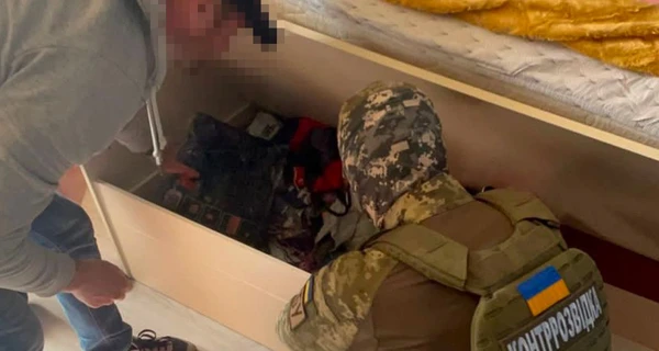 В Запорожье задержали агента ФСБ, прятавшего оружие под кроватью дочери