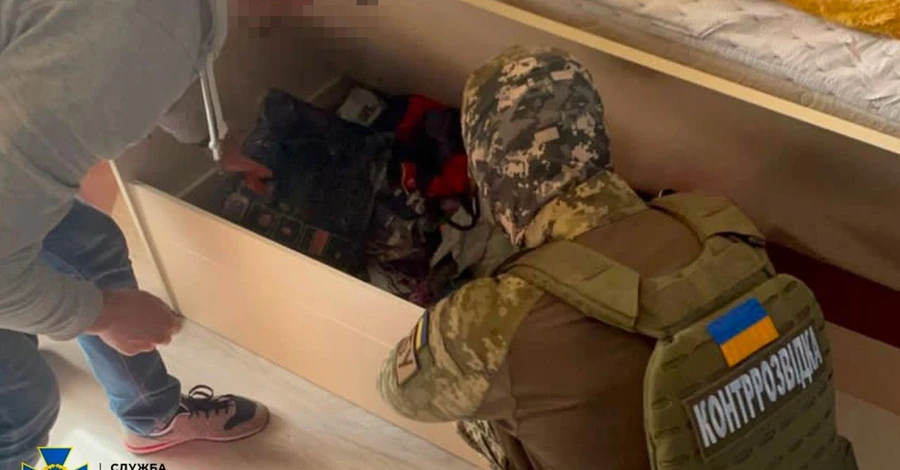 В Запорожье задержали агента ФСБ, прятавшего оружие под кроватью дочери