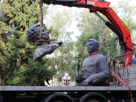 У Полтаві в рамках декомунізації демонтували пам’ятники Пушкіну та Ватутіну