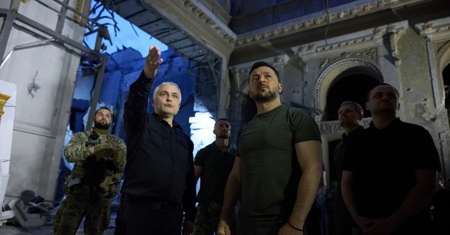 Зеленский посетил в Одессе Спасо-Преображенский собор, который разрушили россияне