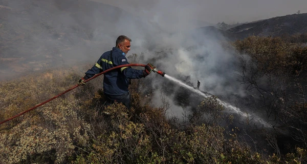 Из-за лесных пожаров в Греции взорвался склад с боеприпасами