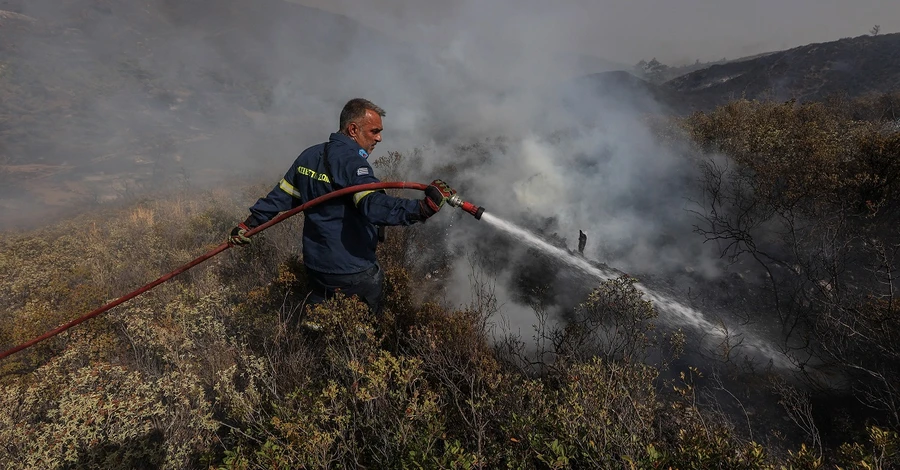 Из-за лесных пожаров в Греции взорвался склад с боеприпасами