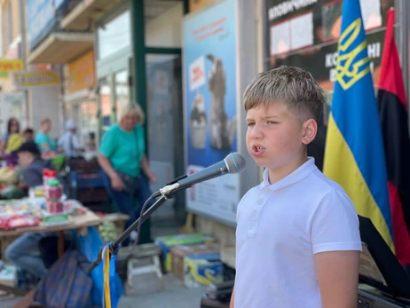 40 песен за концерт: 9-летний певец из Львова собрал для ВСУ около 2,8 млн грн