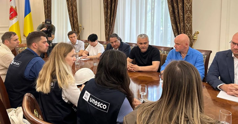 Місія ЮНЕСКО прибула до Одеси після обстрілу історичного центру 