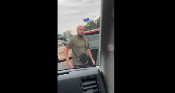 В Киеве задержали водителя Cadillac Escalade, который заблокировал скорую с ребенком