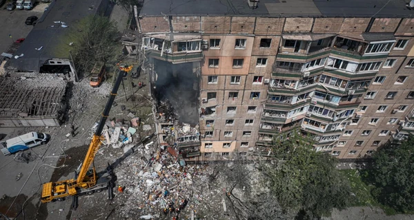 В Кривом Роге обрушилась часть разрушенной российской ракетой многоэтажки