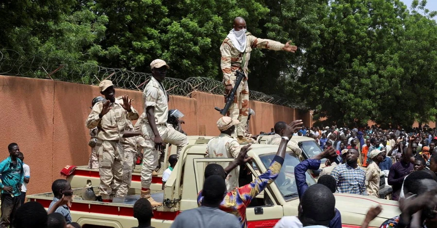 Переворот у Нігері вдарив… по Франції