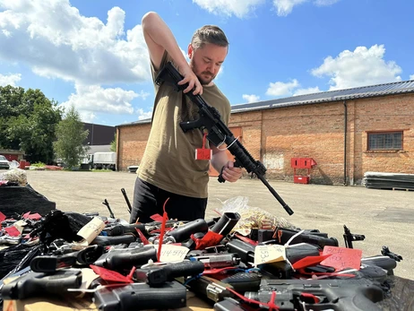 «Пушки» из Майами. Простые американцы собрали для украинцев оружие