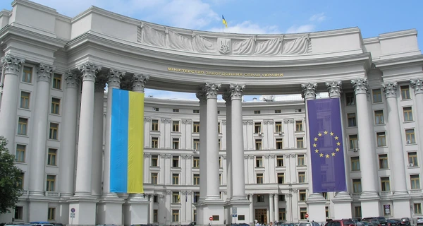 Украинские дипломаты получили новые задания от президента