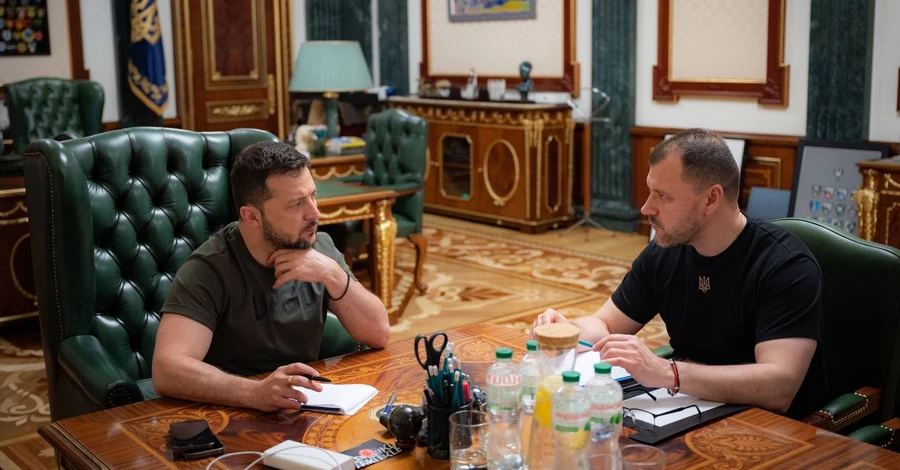 Зеленский обсудил с главой МВД ситуацию с безопасностью в Украине 