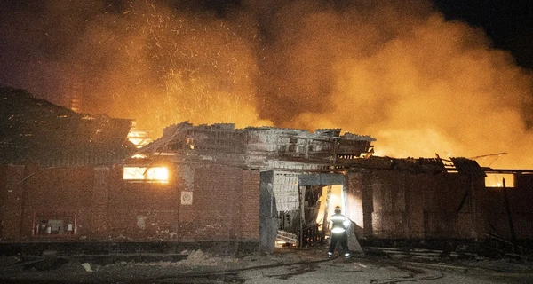 В результате обстрелов россиянами на Хмельнитчине горел элеватор