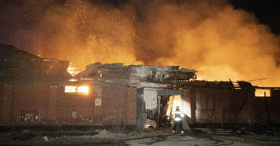 В результате обстрелов россиянами на Хмельнитчине горел элеватор