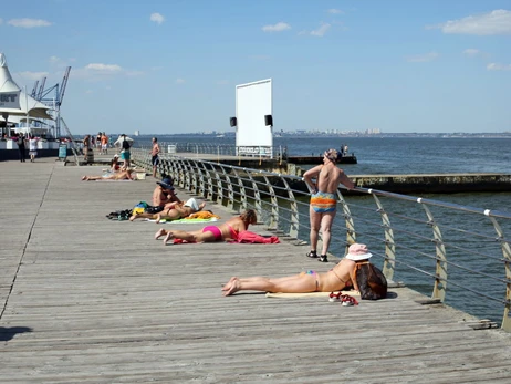 Власти Одесской области разрешили открыть пляжный 