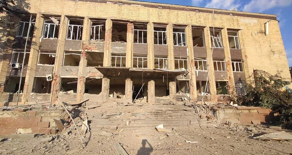 РФ атаковала Купянск управляемой авиабомбой, повреждено здание горсовета