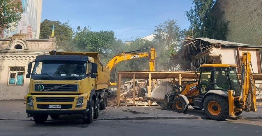 Поліція відкрила справу через знесення 200-річного будинку в Києві заради можливої забудови