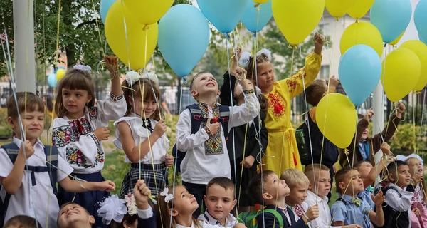 Украинские школьники за границей будут учиться по новой 