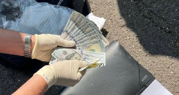 Чиновники Госпродпотребслужбы Львовщины предлагали правоохранителям взятку 2 тыс. долларов в месяц