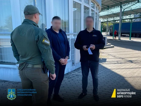 Словаччина екстрадувала в Україну підозрюваного у розкраданнях під час закупівлі ПЛР-тестів 