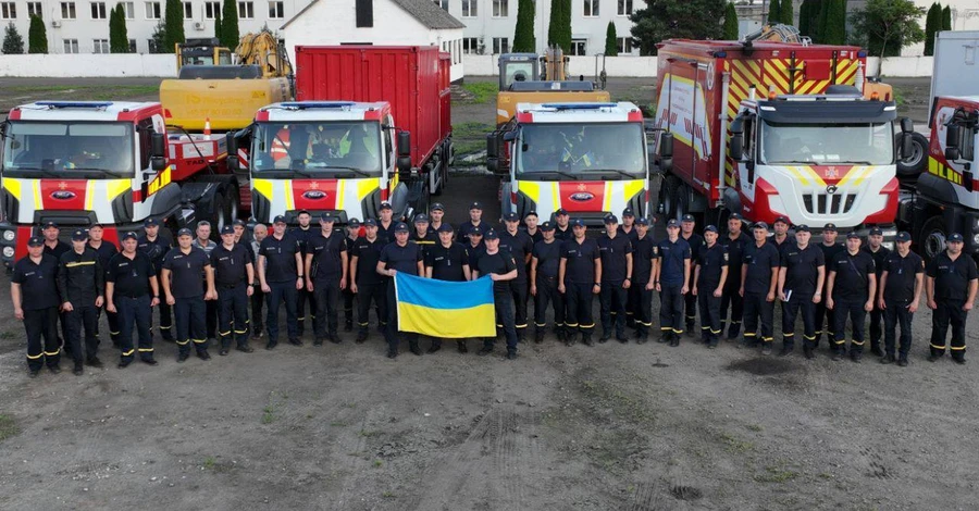 Українські рятувальники вирушили до Словенії для допомоги у ліквідації наслідків повені