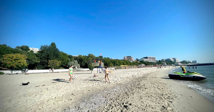В Одессе впервые с начала войны официально открыли пляжи для купания
