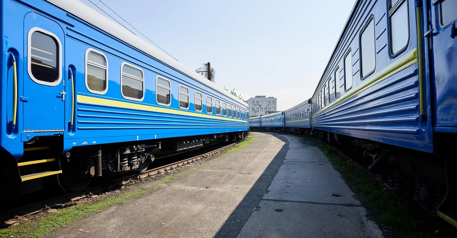 УЗ попередила про затримку поїздів та електричок до Києва через “транспортну подію” 