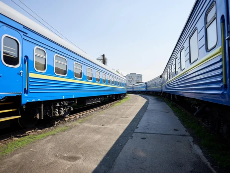 УЗ попередила про затримку поїздів та електричок до Києва через “транспортну подію” 