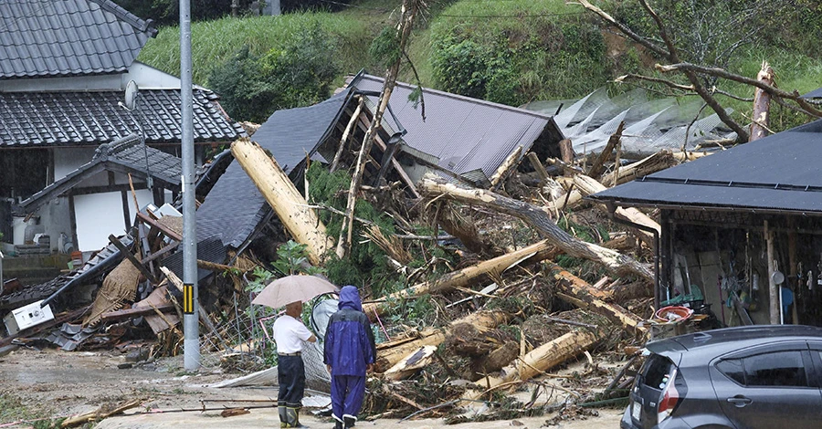 В Японії через тайфун «Лан» скасовано понад 560 авіарейсів