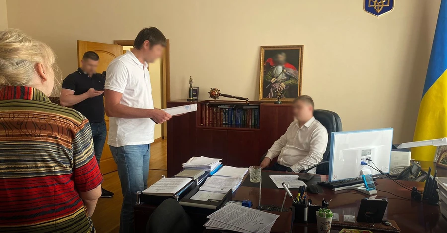 Главу судебной администрации Украины отстранили от должности из-за подозрения во взяточничестве