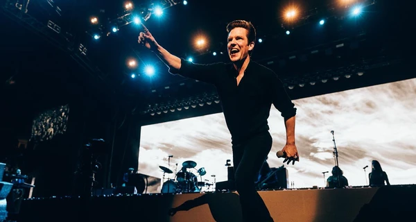 The Killers вибачилися перед глядачами в Грузії за запрошення росіянина на сцену