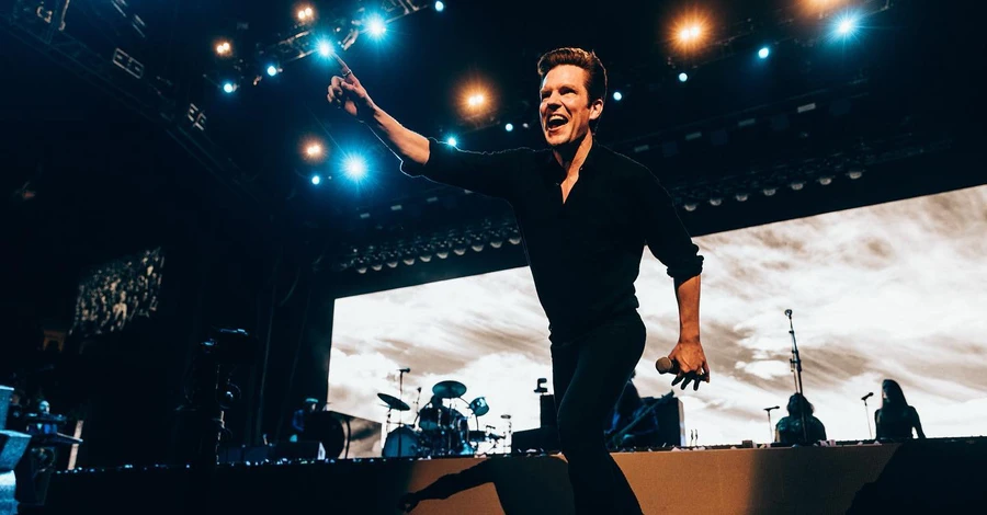 The Killers извинились перед зрителями в Грузии за приглашение россиянина на сцену