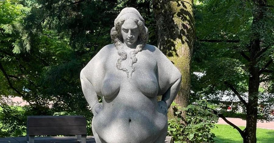 Автор скульптури із львівського парку Василь Корчовий: Я її витесав з граніту - таке не робиться 