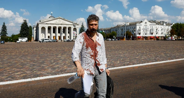 Росіяни обстріляли історичний центр Чернігова: семеро загиблих, більше 100 поранених